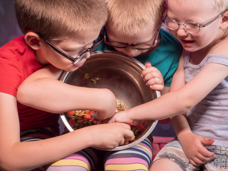 funny-little-boys-blond-eating-ripe-strawberries-f-2025-10-15-14-13-25-utc